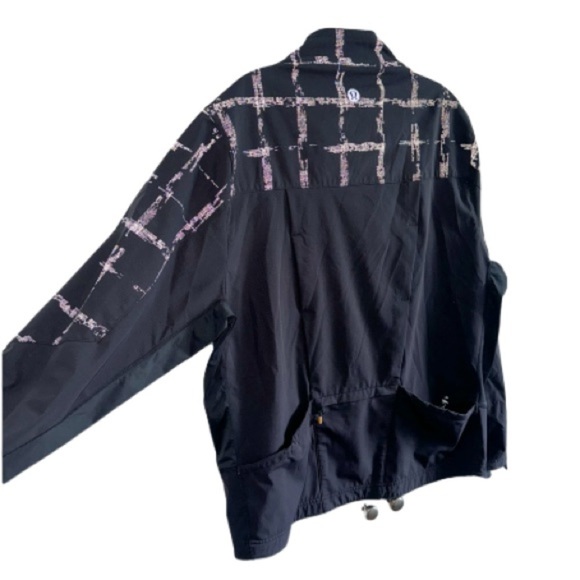 Rare Lululemon Cycling Jacket Black Zip Closure Reflective Pockets Compass Med - Picture 10 of 13